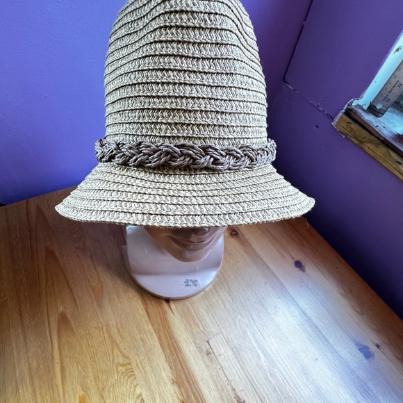 Straw hat - Picture 12 of 13